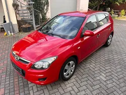 Rot Gebraucht 2009 Hyundai i30 Limousine | 3.490 € (Fairer Preis)