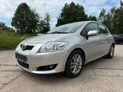 Silber Gebraucht 2010 Toyota Auris Life Limousine | 7.499 € (Etwas zu teuer)