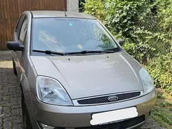 Gold Gebraucht 2002 Ford Fiesta Ghia Kleinwagen | 1.500 € (Guter Preis)