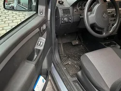 Silber Gebraucht 2005 Opel Meriva Van / Kleinbus | 4.500 €