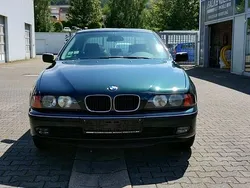 Grün Gebraucht 2000 BMW 520 Limousine | 8.520 €