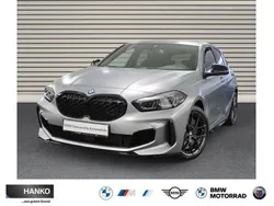 Frozen pure grey Gebraucht 2022 BMW M1 Comfort Edition Coupé | 38.900 €