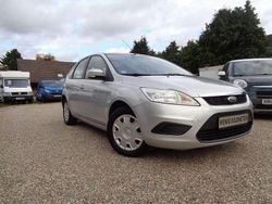 Silber Gebraucht 2011 Ford Focus Limousine | 6.600 € (Fairer Preis)