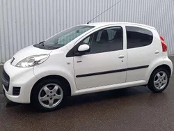 Weiß Gebraucht 2012 Peugeot 107 Sportium Kleinwagen | 2.950 € (Fairer Preis)