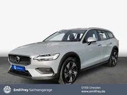 Grau Gebraucht 2023 Volvo V60 CC Plus Kombi | 37.950 € (Guter Preis)