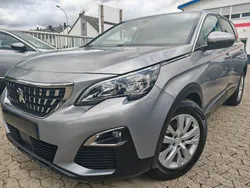 Grau Gebraucht 2020 Peugeot 5008 Van / Kleinbus | 15.827 € (Guter Preis)