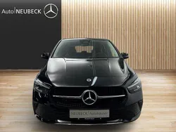 Lack kosmosschwarz Gebraucht 2024 Mercedes B250 Progressive Van / Kleinbus | 36.999 € (Guter Preis)