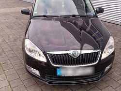 Schwarz Gebraucht 2011 Skoda Octavia Kombi | 4.890 € (Superpreis)