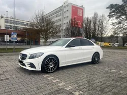 Weiß Gebraucht 2018 Mercedes C300 AMG line Limousine | 26.500 € (Teuer)