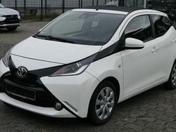 Weiß Gebraucht 2019 Toyota Aygo X-wave Kleinwagen | 8.890 € (Guter Preis)