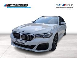 Weiß Gebraucht 2022 BMW 520 M Sport Kombi | 33.846 € (Fairer Preis)