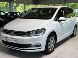 Weiß Gebraucht 2016 VW Touran Comfortline Van / Kleinbus | 15.490 € (Fairer Preis)
