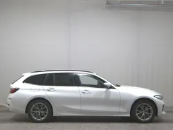 Mineralweiss metallic Gebraucht 2022 BMW 320 Shadowline Kombi | 25.980 € (Superpreis)