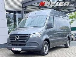 Grau (lackfarbe selenitgrau metallic mb7992) Gebraucht 2023 Mercedes Sprinter Van | 31.761 € (Guter Preis)