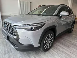 Shimmering silver Gebraucht 2024 Toyota Corolla Cross Premium SUV | 38.700 € (Etwas zu teuer)