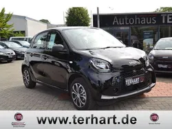 Schwarz Gebraucht 2022 Smart ForFour Electric Drive Limousine | 9.990 € (Fairer Preis)