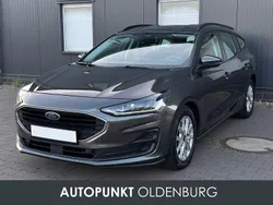 Grau Gebraucht 2022 Ford Focus Limousine | 14.499 € (Fairer Preis)