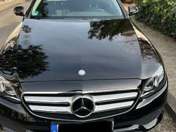 Schwarz Gebraucht 2016 Mercedes E200 Avantgarde Limousine | 22.990 € (Etwas zu teuer)