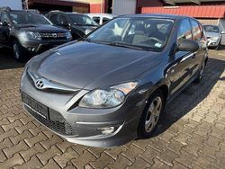 Grau Gebraucht 2010 Hyundai i30 Edition Kleinwagen | 2.400 € (Superpreis)