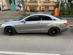 Grau Gebraucht 2011 Mercedes 220 Avantgarde Coupé | 11.999 €