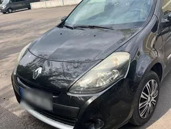 Schwarz Gebraucht 2009 Renault Clio II Dynamique Limousine | 3.100 € (Etwas zu teuer)