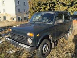 Grün Gebraucht 2009 Lada niva SUV | 3.500 € (Fairer Preis)
