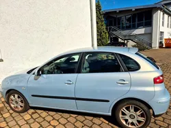 Blau Gebraucht 2003 Seat Ibiza Kleinwagen | 1.100 € (Fairer Preis)