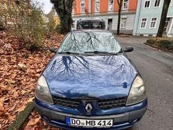 Blau Gebraucht 2002 Renault Clio II Expression Limousine | 900 € (Guter Preis)