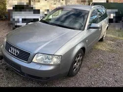 Grau Gebraucht 2002 Audi A6 Kombi | 750 € (Superpreis)