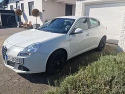 Weiß Gebraucht 2010 Alfa Romeo Giulietta Turismo Kleinwagen | 9.900 € (Teuer)