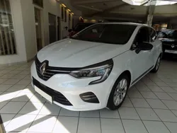 Weiß Gebraucht 2021 Renault Clio V Intens Limousine | 16.990 € (Teuer)