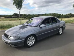 Grau Gebraucht 2000 Opel Omega Limousine | 1.500 € (Superpreis)