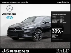 Schwarz kosmosschwarz metallic Gebraucht 2024 Mercedes A250 Progressive Limousine | 32.290 € (Fairer Preis)