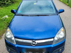 Blau Gebraucht 2005 Opel Astra Limousine | 1.200 € (Fairer Preis)