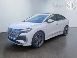 Gletscherweiß metallic Gebraucht 2023 Audi Q4 Sportback e-tron Comfort SUV | 41.900 €