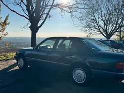 Schwarz Gebraucht 1991 Mercedes E200 Limousine | 6.850 €