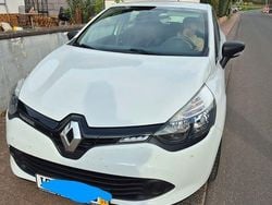 Weiß Gebraucht 2015 Renault Clio IV Authentique Kleinwagen | 4.990 € (Fairer Preis)