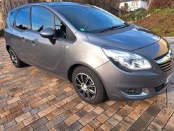 Grau Gebraucht 2016 Opel Meriva Van / Kleinbus | 5.600 € (Fairer Preis)