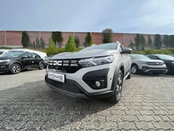 Moonstone grau metallic Gebraucht 2023 Dacia Sandero Stepway Kleinwagen | 17.888 € (Fairer Preis)
