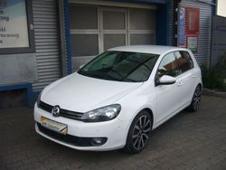 Weiß Gebraucht 2009 VW Golf VI Kleinwagen | 9.999 €