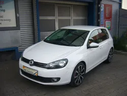 Weiß Gebraucht 2009 VW Golf VI Limousine | 9.999 €