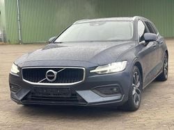 Blau Gebraucht 2021 Volvo V60 Momentum Kombi | 13.500 € (Guter Preis)