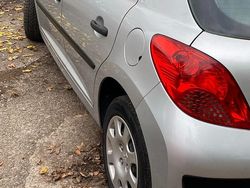 Silber Gebraucht 2007 Peugeot 207 Limousine | 2.100 €