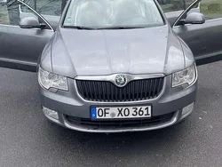 Grau Gebraucht 2011 Skoda Superb Ambition Limousine | 7.500 € (Guter Preis)