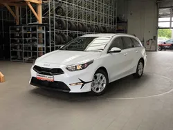 Weiss Neu 2025 Kia Ceed Sportswagon 4 Kombi | 33.140 € (Teuer)