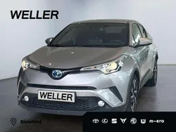 Metal stream silver Gebraucht 2018 Toyota C-HR Team SUV | 19.980 € (Etwas zu teuer)