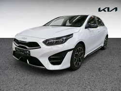 Weiß Gebraucht 2024 Kia Ceed GT-Line Limousine | 25.800 € (Fairer Preis)