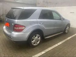 Blau Gebraucht 2007 Mercedes ML350 SUV | 12.500 € (Teuer)
