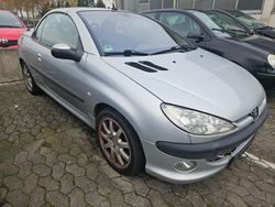 Silber Gebraucht 2003 Peugeot 206 CC Cabrio | 850 €