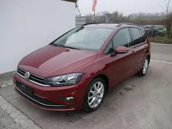Cranberry red Gebraucht 2019 VW Golf Sportsvan Join Van / Kleinbus | 22.190 € (Teuer)